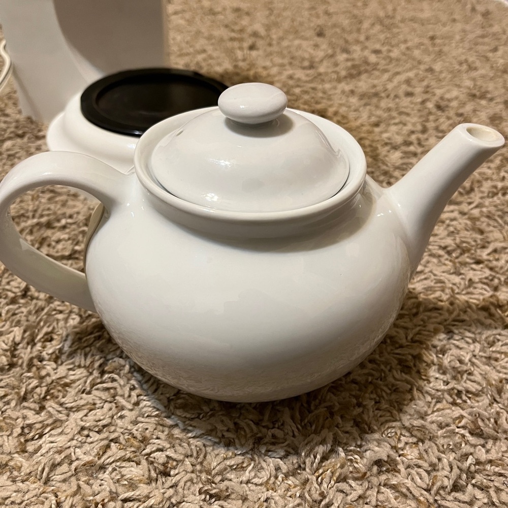 Mrs. Tea Electric tea kettle by Mr. Coffee